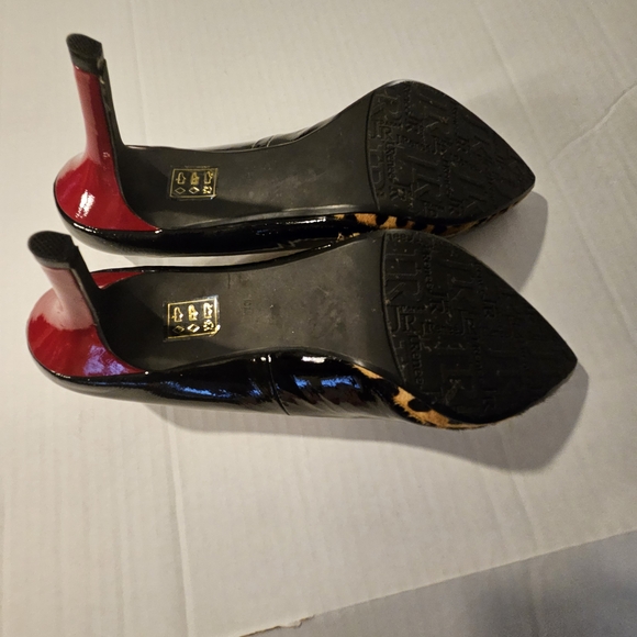 J. Renee Chic Black Patent Leather Heels - Picture 5 of 11